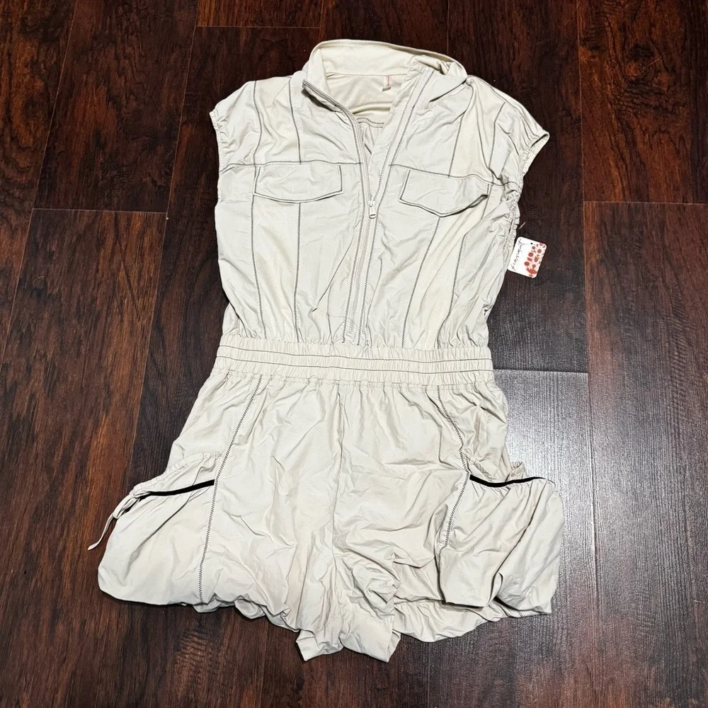 FREE PEOPLE “Grassroots Shortsie” Beige Zip-Up Romper Medium NWT